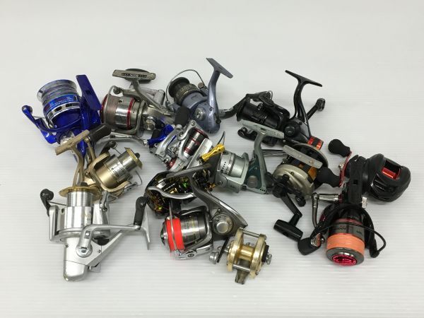 K18-593-0328-123【ジャンク】DAIWA(ダイワ)/SHIMANO(シマノ)/RYOBI(リョービ)など スピニングリールやベイトリール他 14点_画像1