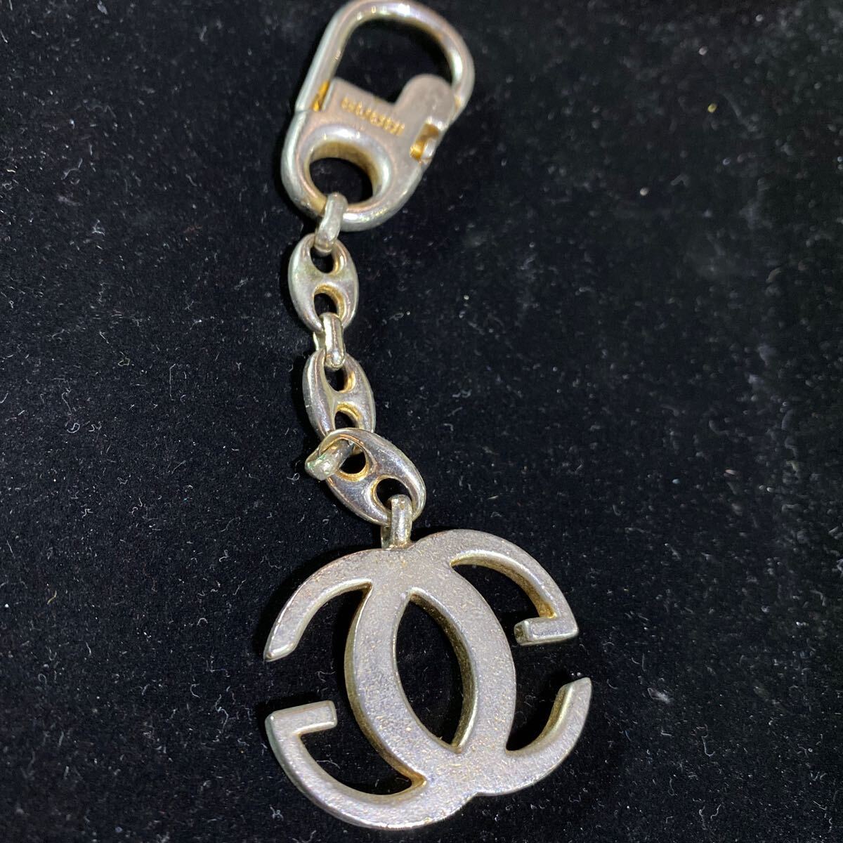 79 GUCCI Gucci ремешок брелок для ключа кольцо для ключей оттенок серебра серебряный аксессуары 20240318