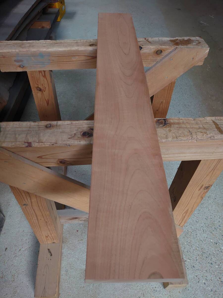 山桜　No.240307-C　無垢　乾燥材　板（長さ1000㎜ｘ幅135㎜ｘ厚み20㎜）1枚　木材　DIY　棚板　小物作りに_画像3