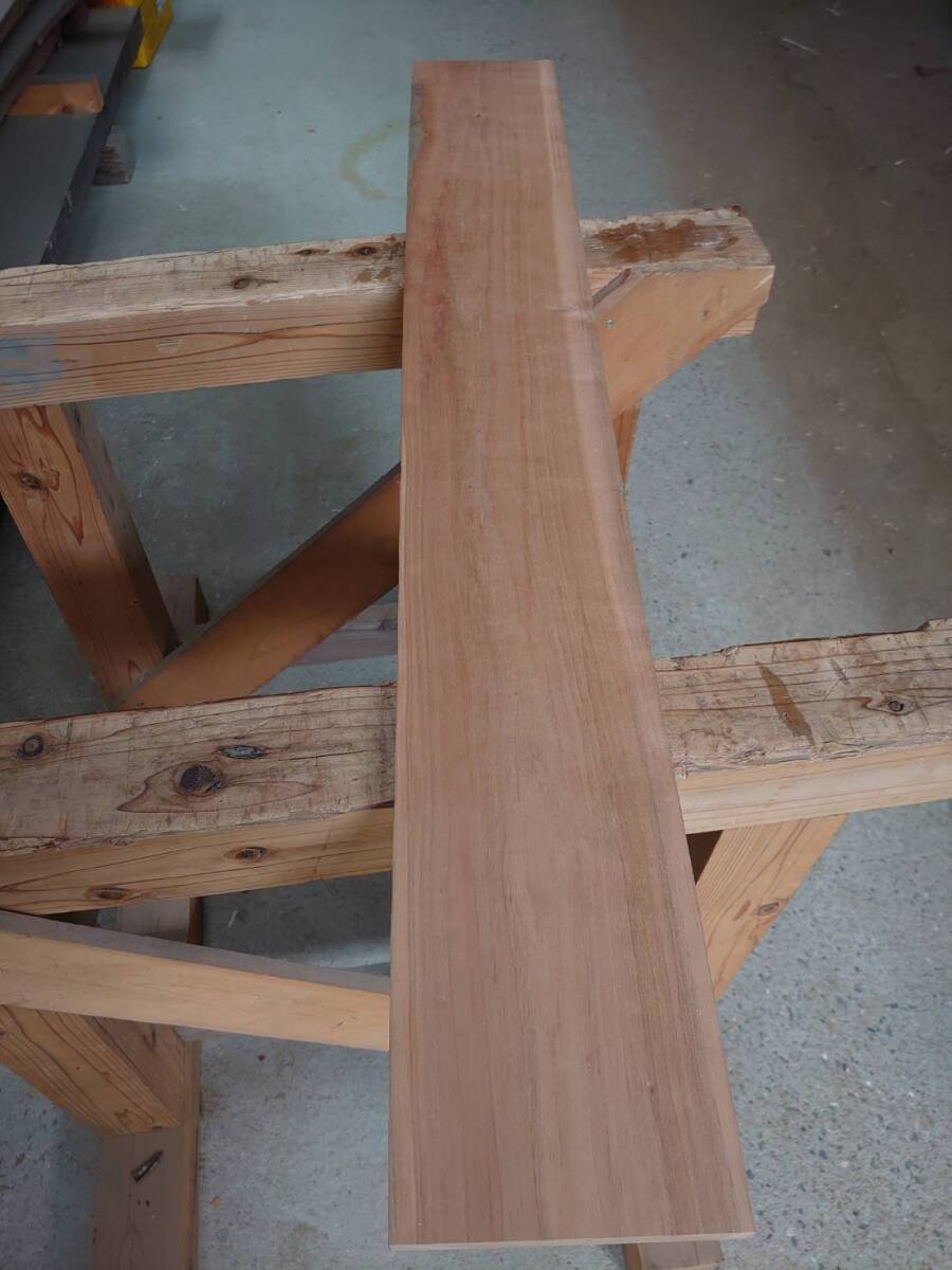 山桜　No.240307-E　無垢　乾燥材　板（長さ1000㎜ｘ幅135㎜ｘ厚み19㎜）1枚　木材　DIY　棚板　小物作りに_画像3