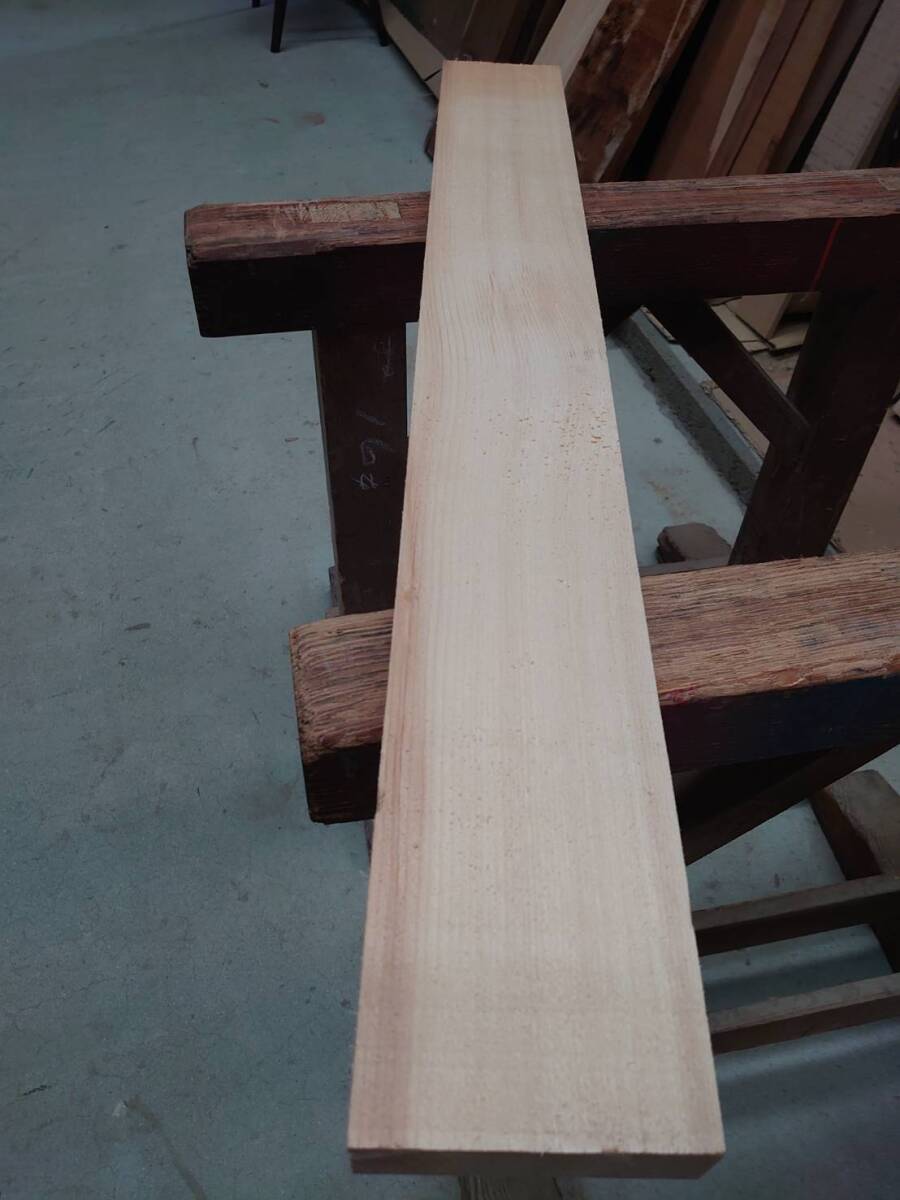 スプルース　平柾　No.240327-G　無垢　乾燥材　板（長さ910㎜ｘ幅110㎜ｘ厚み36㎜）1枚　木材　DIY　棚板　小物作りに_画像3