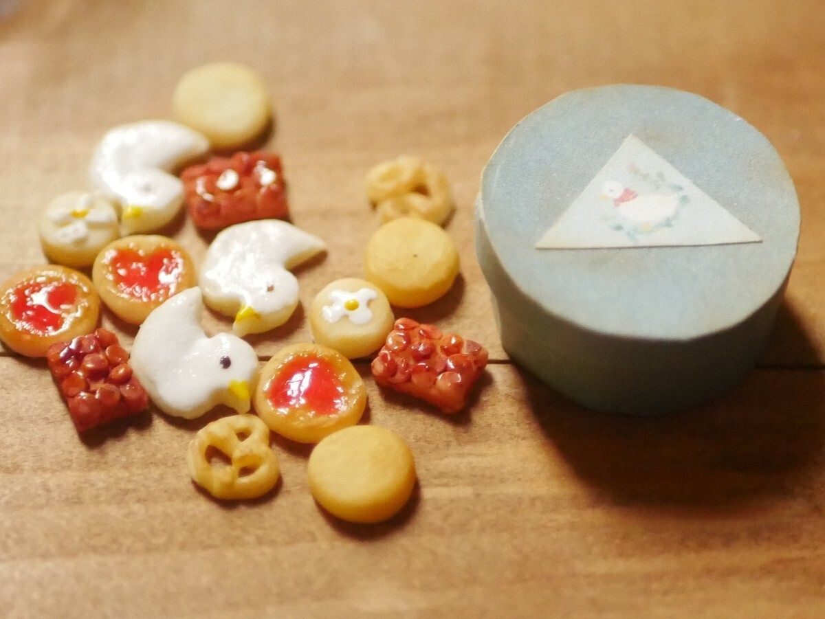 ミニチュアフード・アヒル丸缶に入ったクッキー（miniature cookies）の画像6