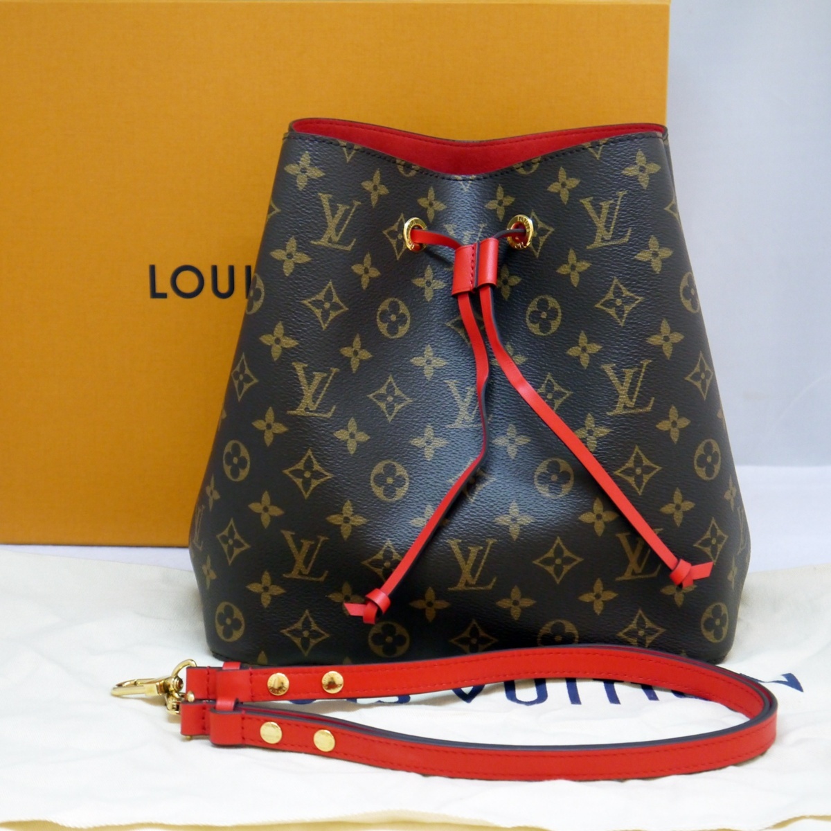 美品・保管品 Louis Vuitton ルイヴィトン M44021 ネオノエ モノグラム レッド ショルダーバッグ 巾着型 AH1129 保存袋/外箱付