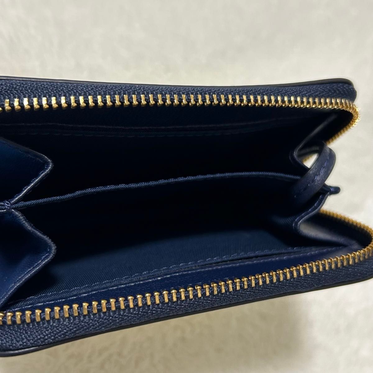 TORY BURCH トリーバーチ 豚 パテント レザー エナメル 小銭入れ TORY BURCH トリーバーチ 豚 パテント レザー エナメル 小銭入れ