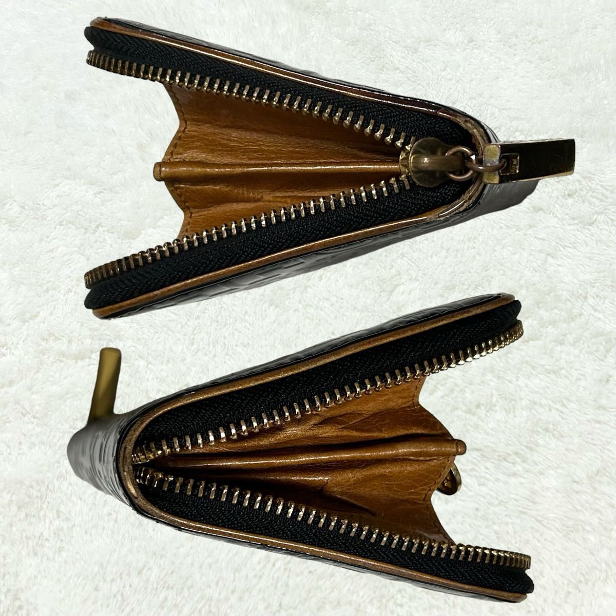 TORY BURCH トリーバーチ エナメル ロゴ 型押し モノグラム 総柄 TORY BURCH トリーバーチ エナメル ロゴ 型押し モノグラム 総柄