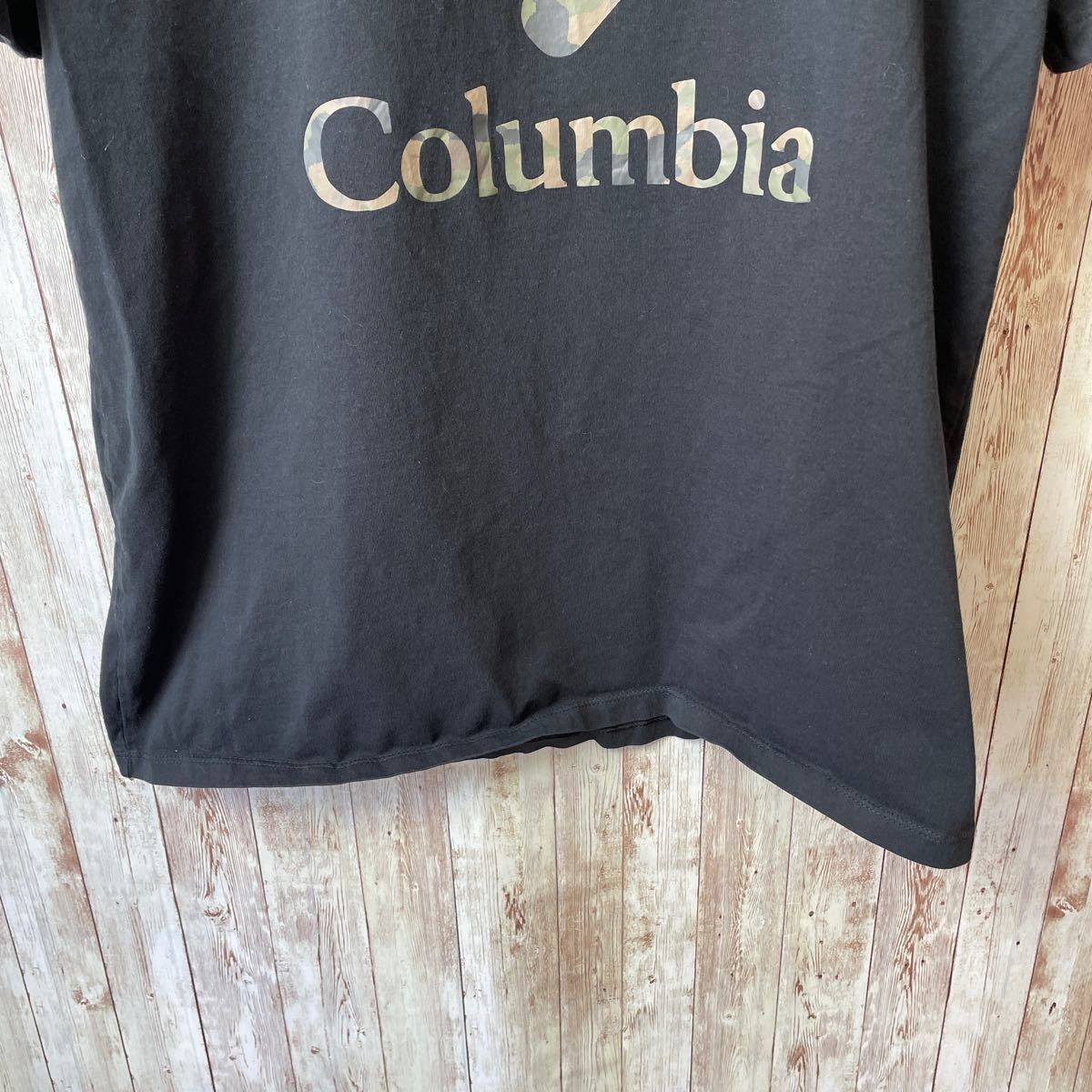 【送料込み！】ブラック Tシャツ プリントTシャツ コロンビア　サイズL　COLUMBIA　メンズ　古着　迷彩柄　カモ柄_画像3