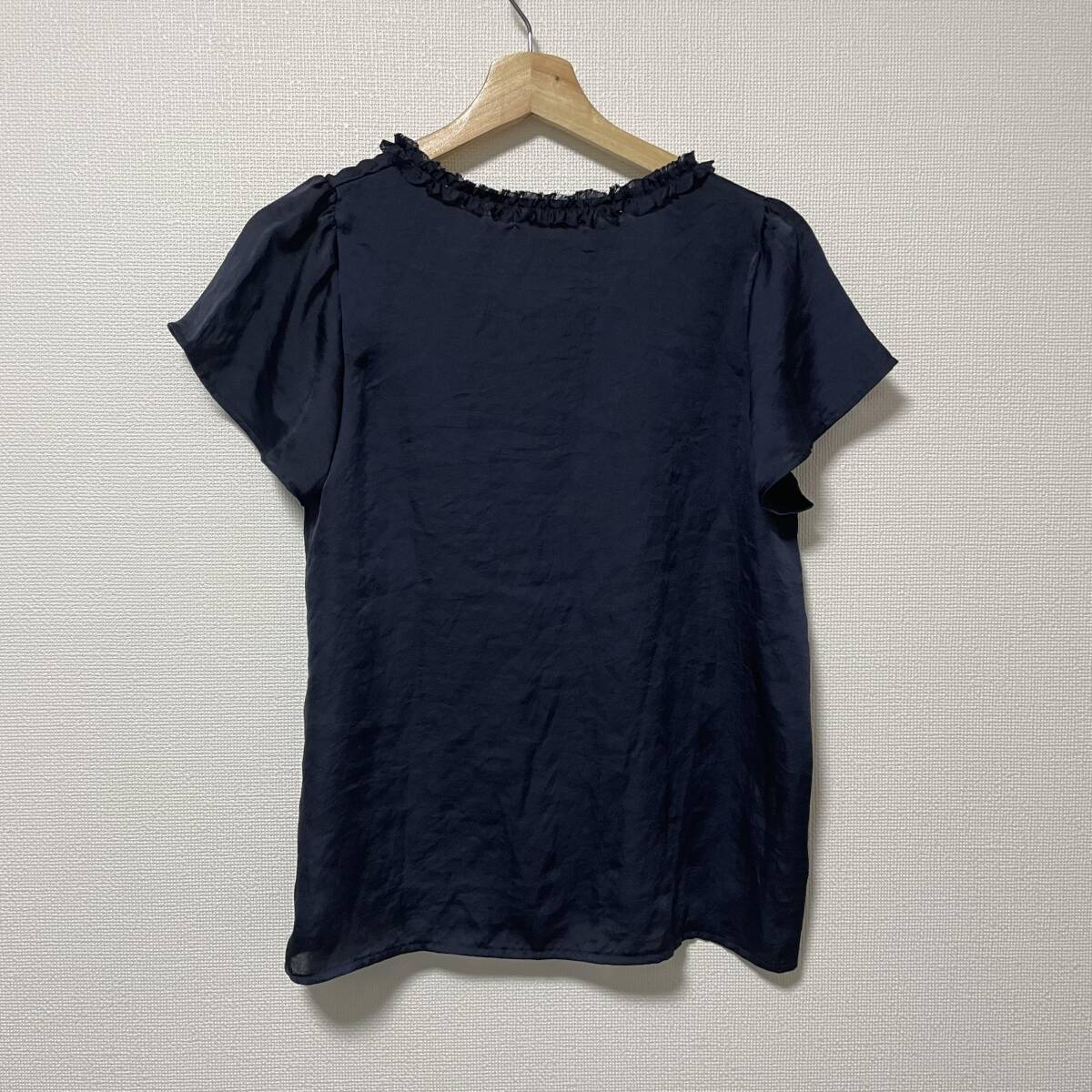 【美品】 grove　グローブ　M　レディース　シャツ　ブラウス　紺色　ネイビー　OL　オフィス　カジュアル　きれいめ　美術館　650_画像2