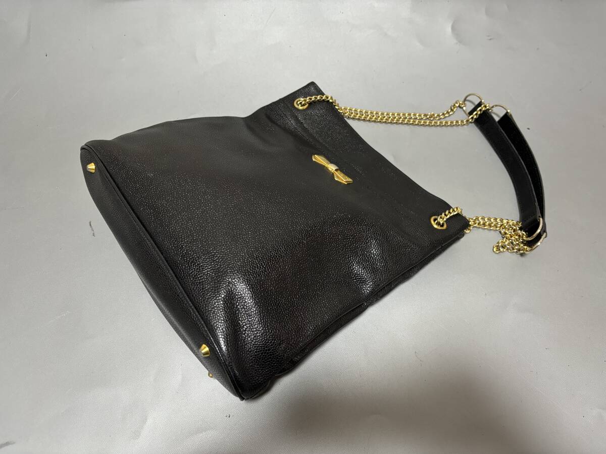 d1275◆ニナリッチ NINA RICCI 本革レザー リボン チェーン ショルダーバッグ黒◆29×28×マチ10ｃｍ_画像4