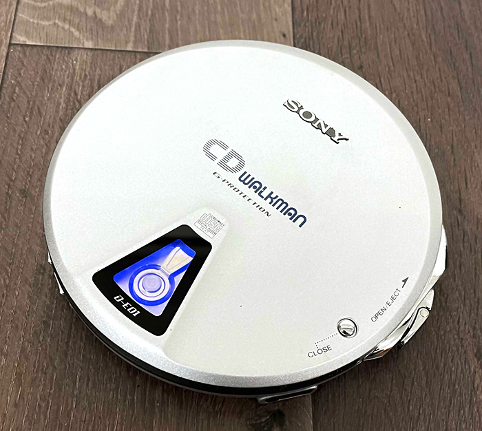 ■SONY D-E01 CDウォークマン15周年特別モデル ポータブルCDプレーヤー リモコン・電池ケース付属 ソニー■の画像2