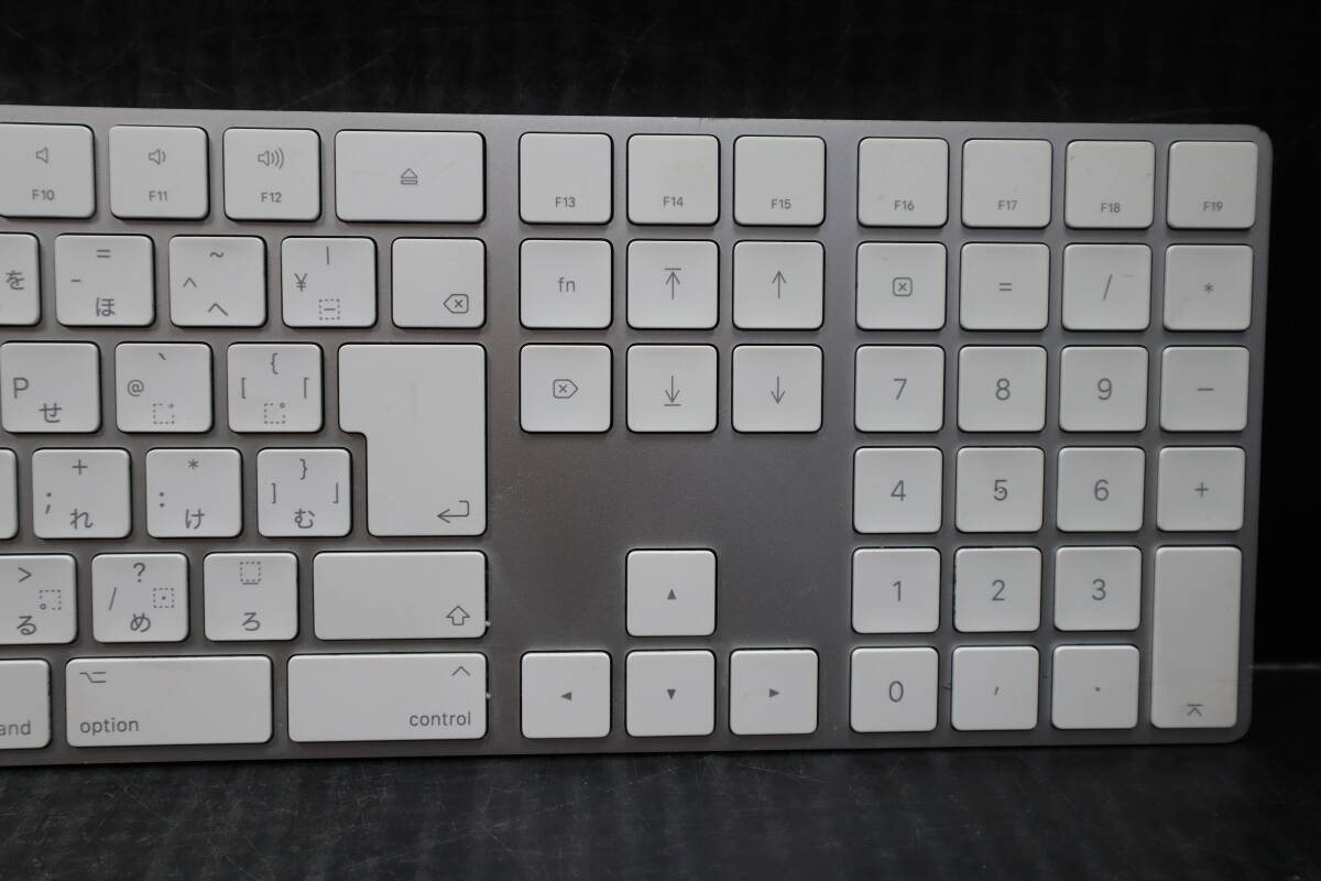 H0907 Y 【ジャンク品】Apple Magic Keyboard A1843 テンキー付き 日本語キーボード　純正　マジックキーボード _画像3