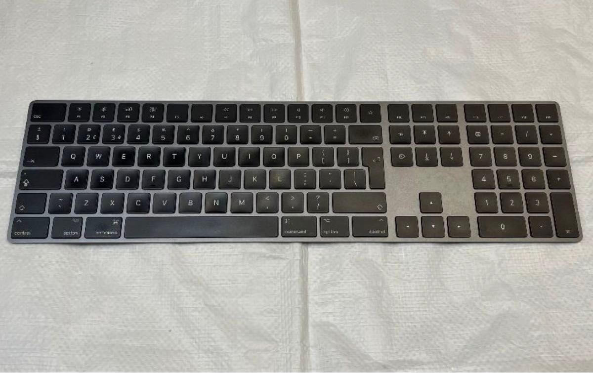 Apple Magic Keyboard with Num pad (UK) iPad mini対応