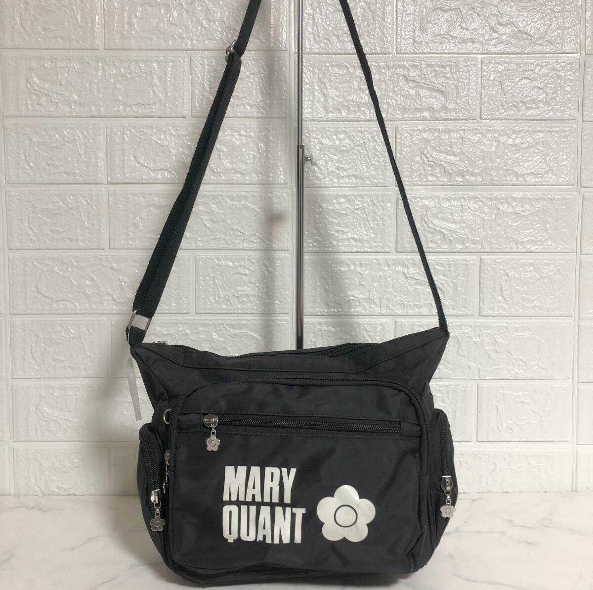 no21292 MARY QUANT マリークワント ナイロン 斜め掛けショルダー バッグ ポシェット ☆_画像1