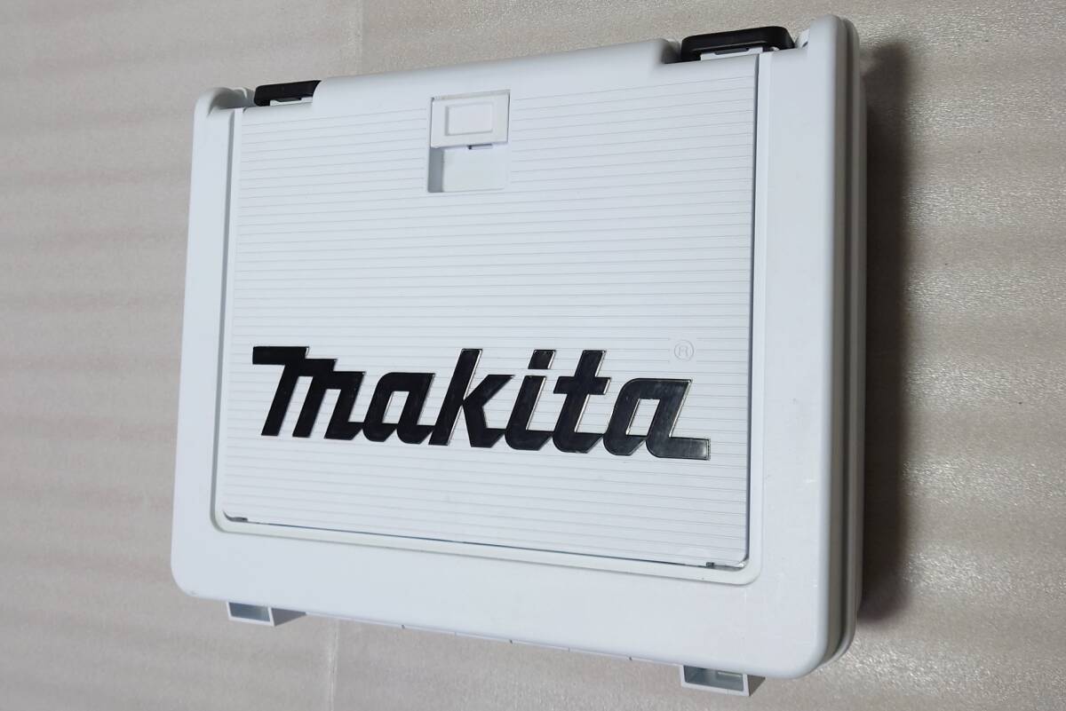 マキタ TD138DRFX 14.4V 3.0Ahバッテリー二個 160N・m 充電式インパクトドライバー マキタブルー 使用回数少ない美品 送料無料♪♪_画像2