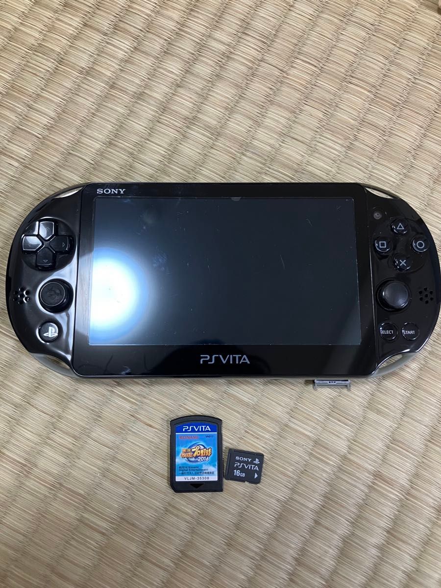 PSVITA 2000 本体　ソフト・メモリーカード付属