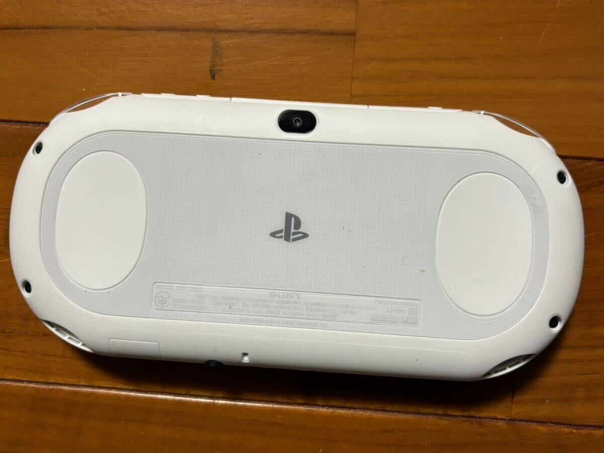 美品PlayStation Vita Wi-Fiモデル グレイシャーホワイト (PCH-2000ZA22) 使用時間僅か ボタン付き_画像6