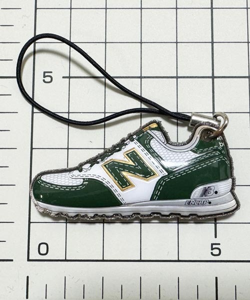 貴重 ニューバランス ノベルティCM576 携帯 クリーナー グリーン NEW BALANCE 576 緑白 非売品 モバイル スマホ 液晶 画面 スニーカー 新品_画像2