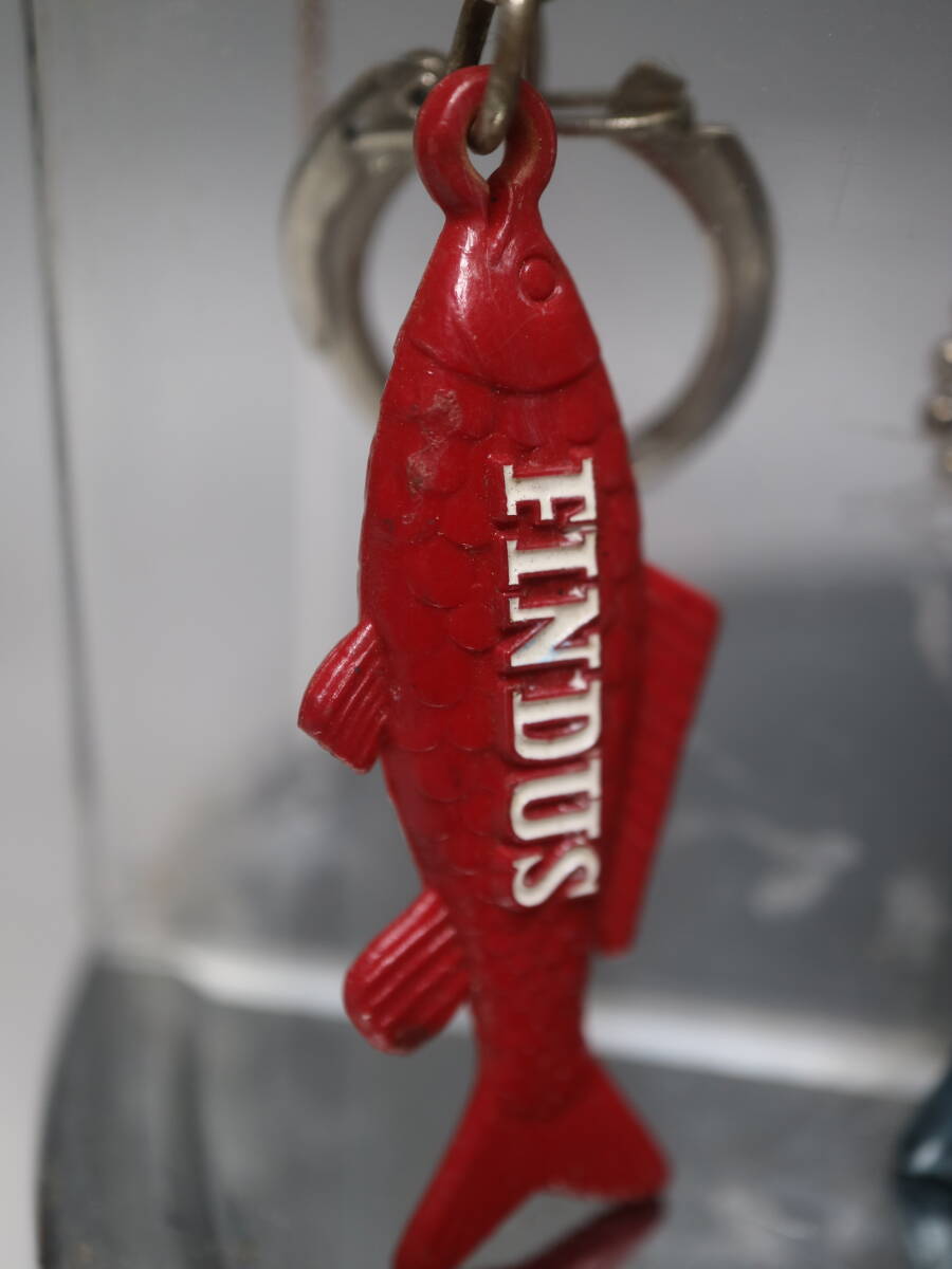 60年代 フレンチキーホルダー FINDUS 魚他 フランス アンティーク3個 4-1の画像4