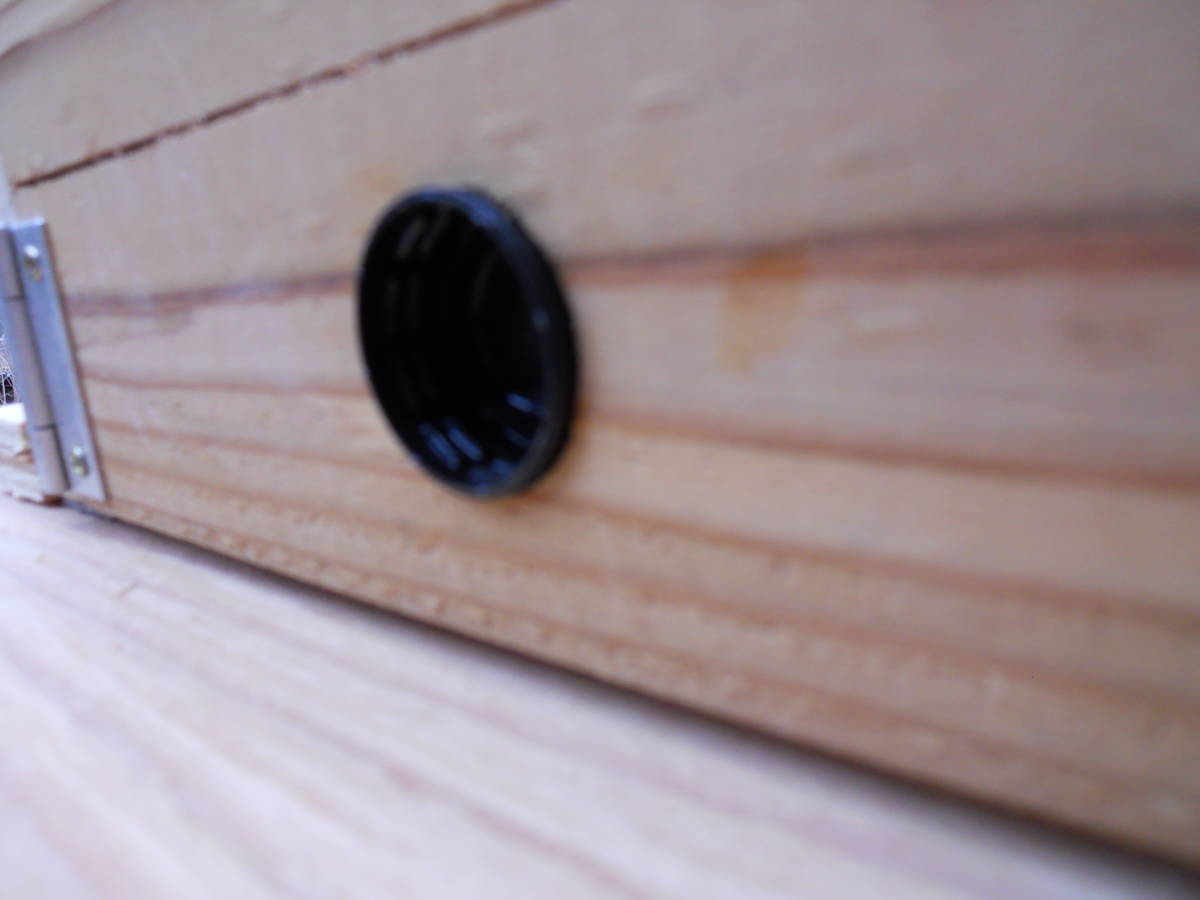 日本ミツバチ 重箱式5段巣箱+オリジナル脚付き金網・板底2層引出し付巣箱台(スムシ・アカリンダニ・高温対策)の画像6