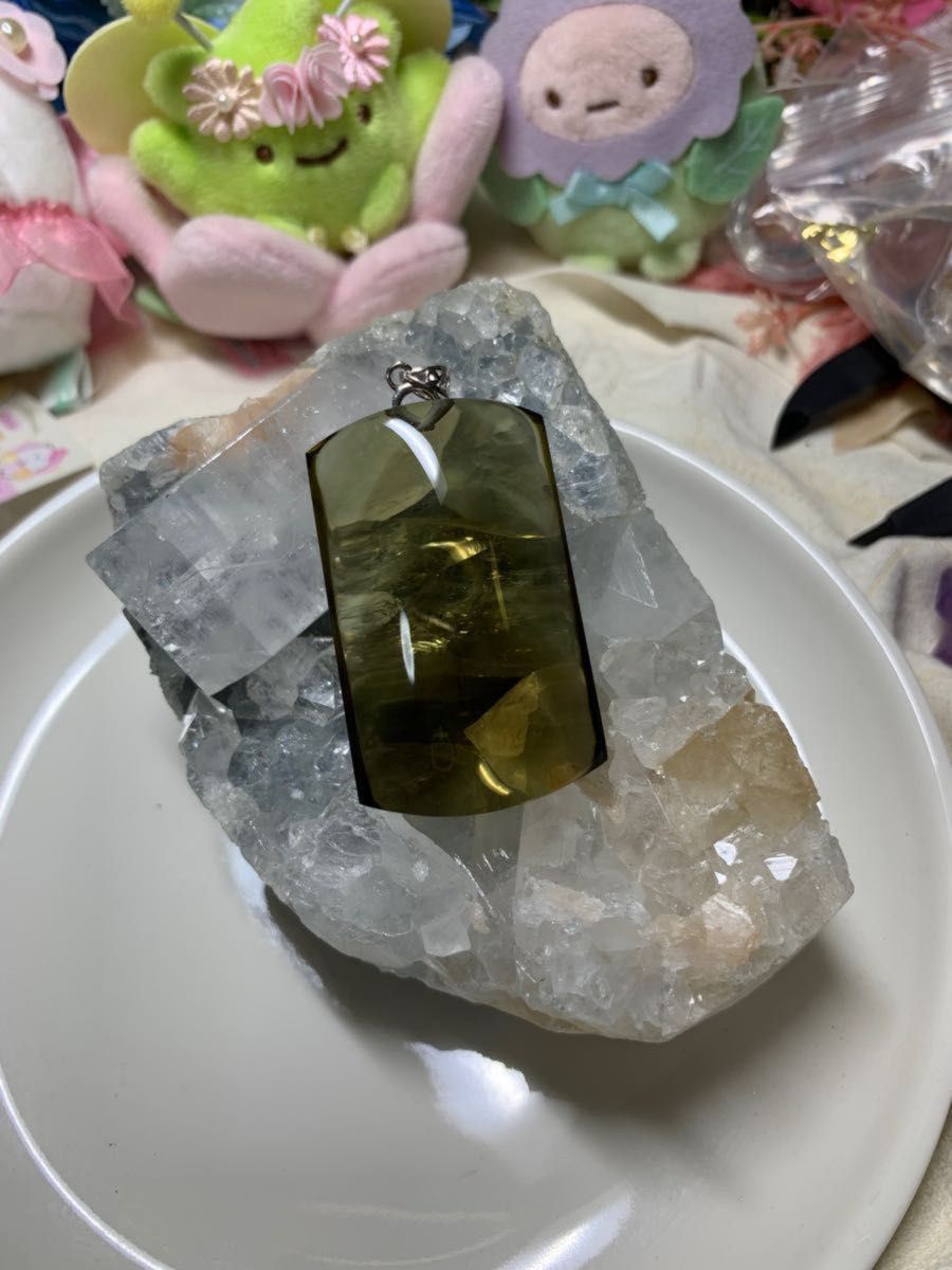 天然黄色水晶に幻影をかける　珍しい天然漸層ピラミッド