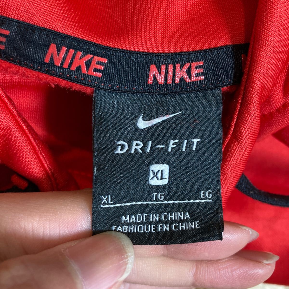 さ1341 NIKE ナイキ ジャージパーカー ジップアップパーカー XL 裏起毛 ロゴ刺繍 レッド DRY-FIT_画像3