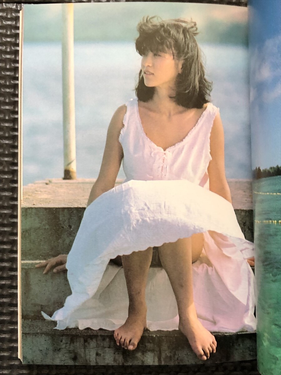 Yahoo!オークション - 上村沙樹子 写真集 撮影/遠藤晴穂 Yahoo!オークション - 上村沙樹子 写真集 撮影/遠藤晴穂