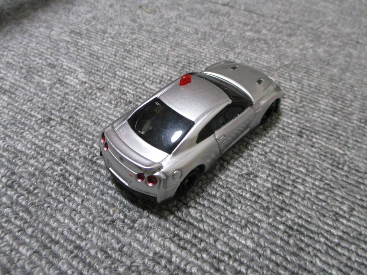 送料安★送料60サイズor定形外120円★トミカ 日産 GT-R 覆面パトロールカー 4D_画像2