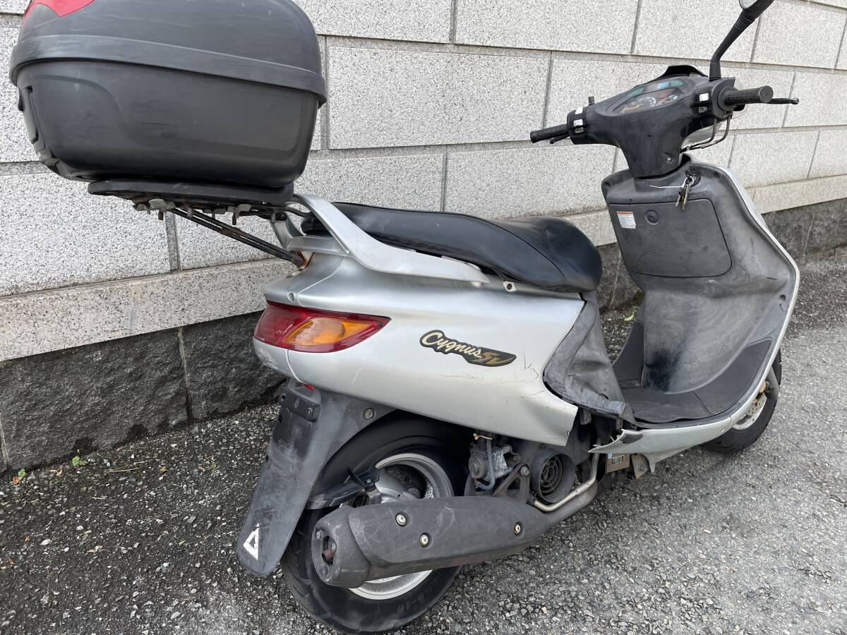 鍵付きRBOX装備　シグナス１２５SV 　書類、鍵付き _画像3