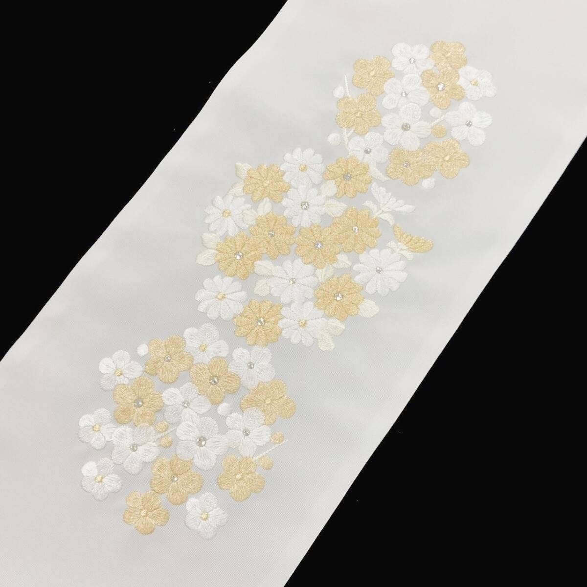 【送料無料】 新品 未使用品 刺繍半衿 菊 梅 白 金 シルエリー 日本製 半衿 刺繍 刺しゅう衿 sha105の画像3