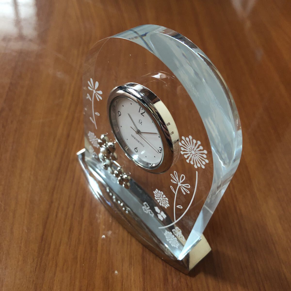 〈送料無料〉ミキモト 置時計 クォーツ クロック 真珠 パール 時計 置き時計 フラワーモチーフ 花の画像4