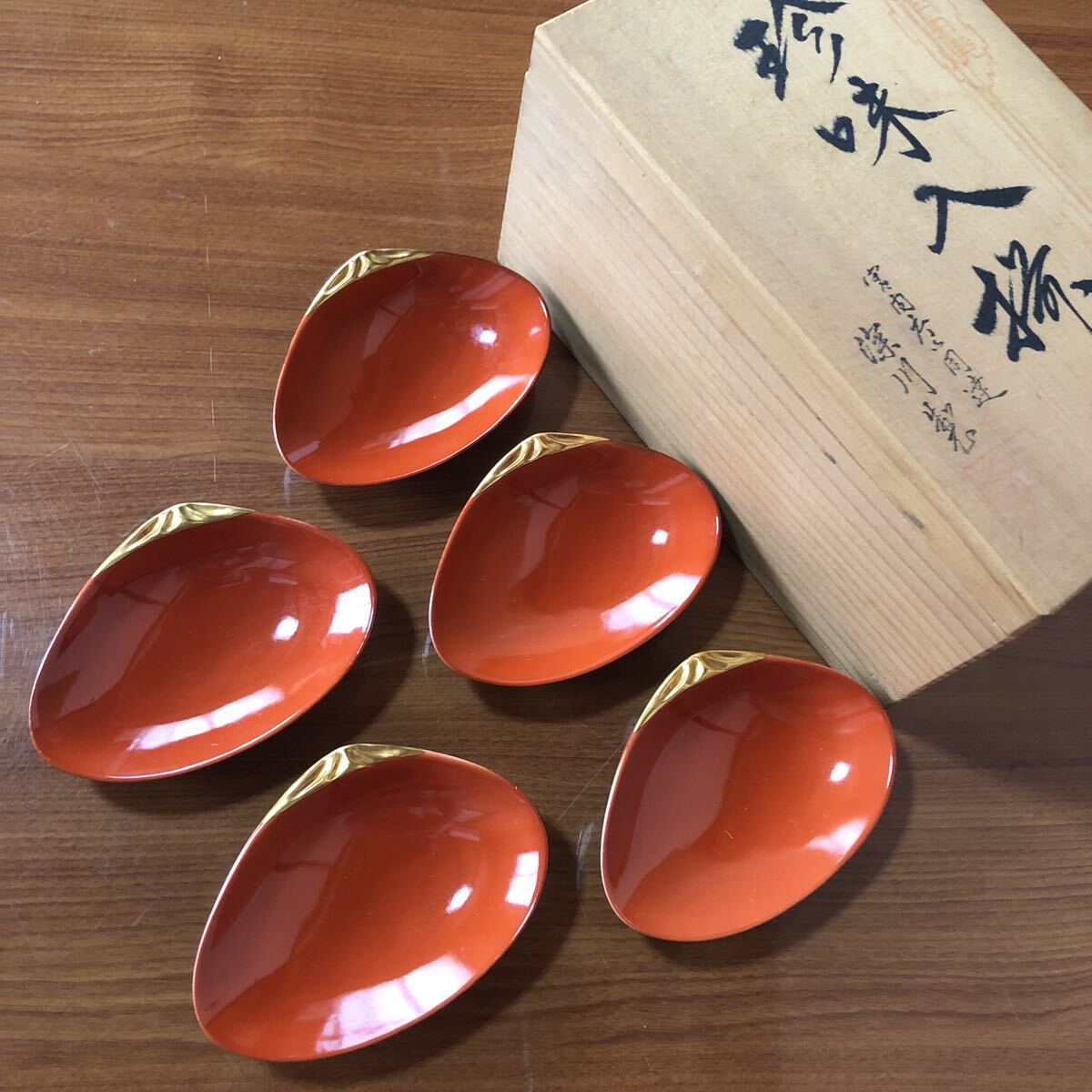 送料無料〉深川製磁 火風 貝型 珍味入れ 豆皿 小皿 懐石 金彩 送料無料〉深川製磁 火風 貝型 珍味入れ 豆皿 小皿 懐石 金彩