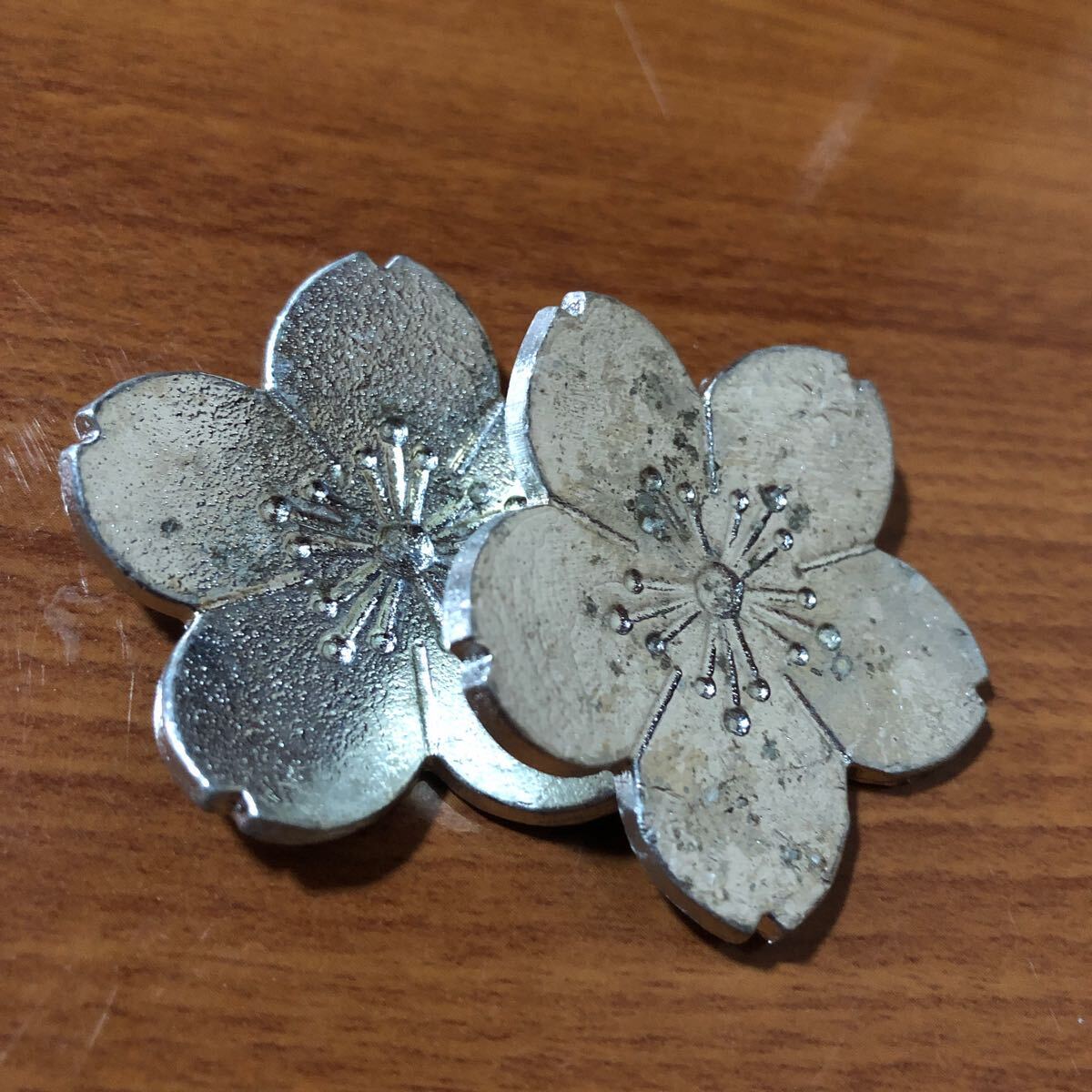 〈送料無料〉能作 箸置き 桜 さくら 花ばな 金属製 はしおき 箸置_画像3