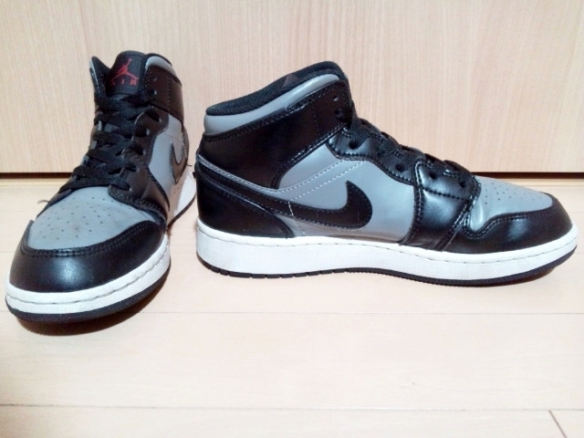 NIKE ナイキ AIR JORDAN 1 MID (GS) “Shadow” エアジョーダンワン シャドウ ミッドカットスニーカー 灰 黒 グレー ブラック US5Y 23.5cm_画像2