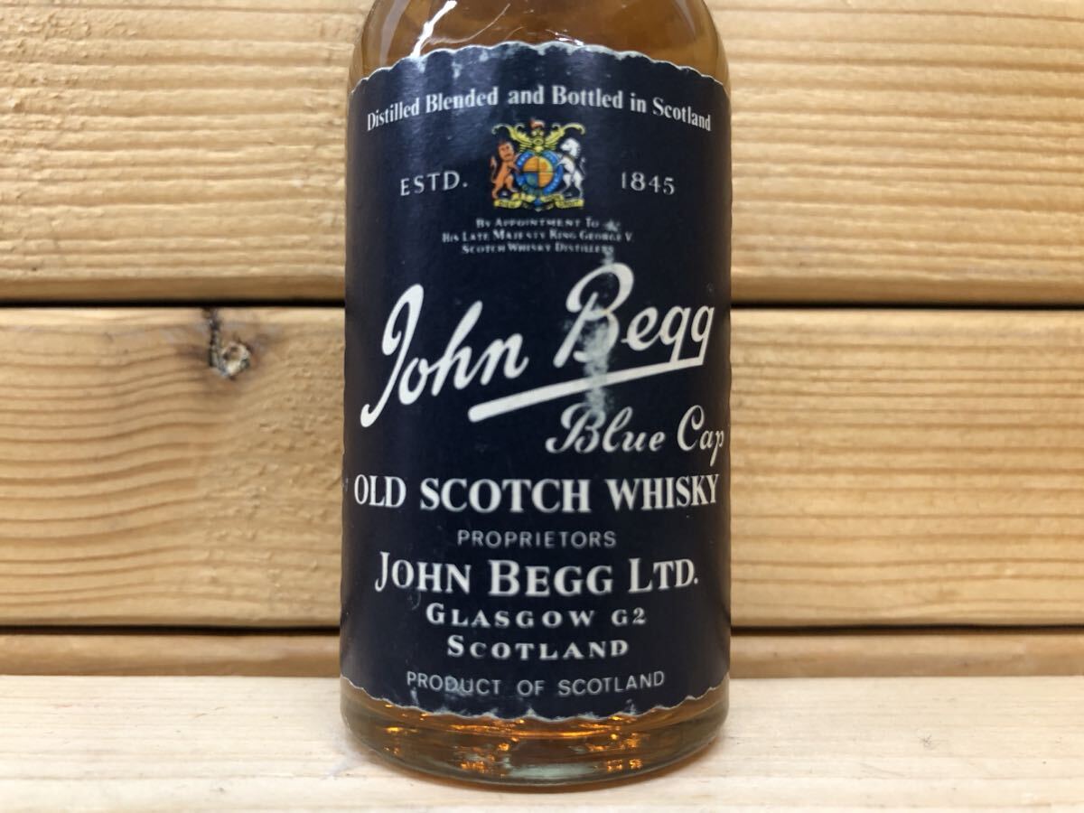 John Begg Blue Cap ジョンベッグ ブルーキャップ 特級 英国王家紋章 ミニボトル スコッツ Scotch ウイスキー Whisky 47.4ml 43% 古酒_画像2