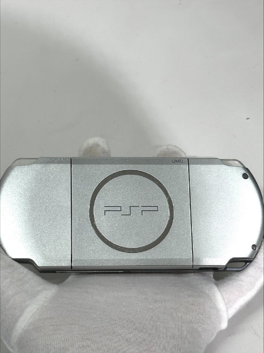 【31】1円～SONY playstation portable 本体 PSP-3000 シルバー ゲーム機本体 動作未確認【ジャンク品】_画像2