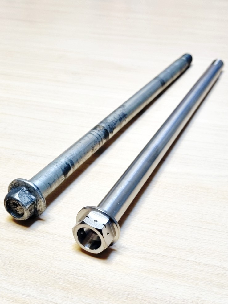 129-B-1* Husquarna VITPILEN401/SVARTPILEN 125~401 titanium alloy rear axle shaft KTM RC,DUKE,ADVENTURE390 interchangeable titanium bolt 