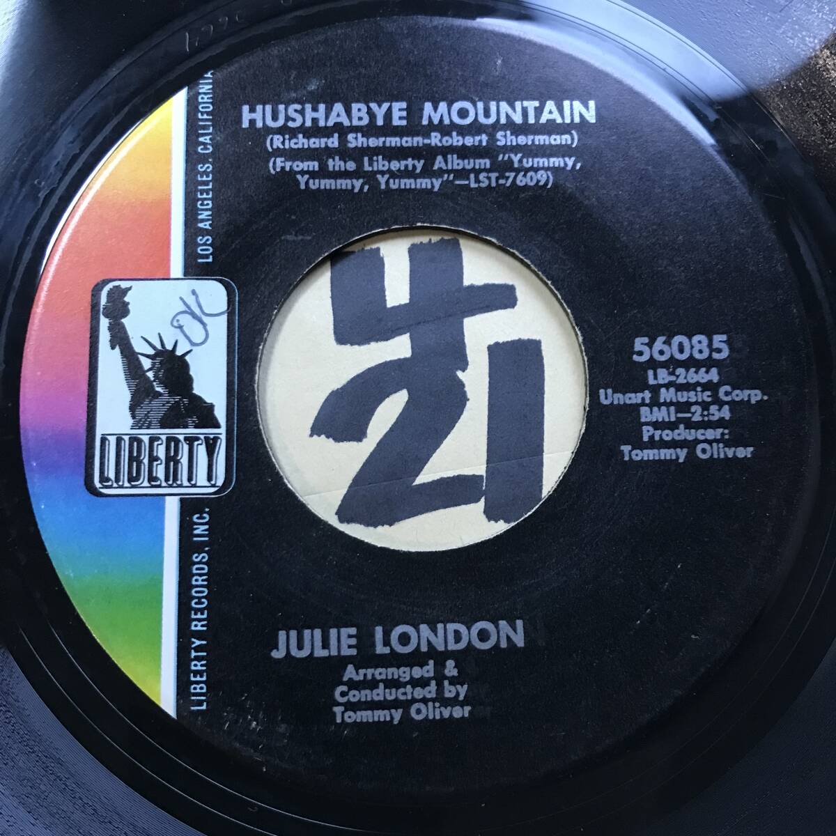 試聴 JULIE LONDON LOUIE LOUIE / Hushabye Mountain 両面NM ビートルズ、ドアーズなどロックからの選曲でも注目された1968年作品の画像2