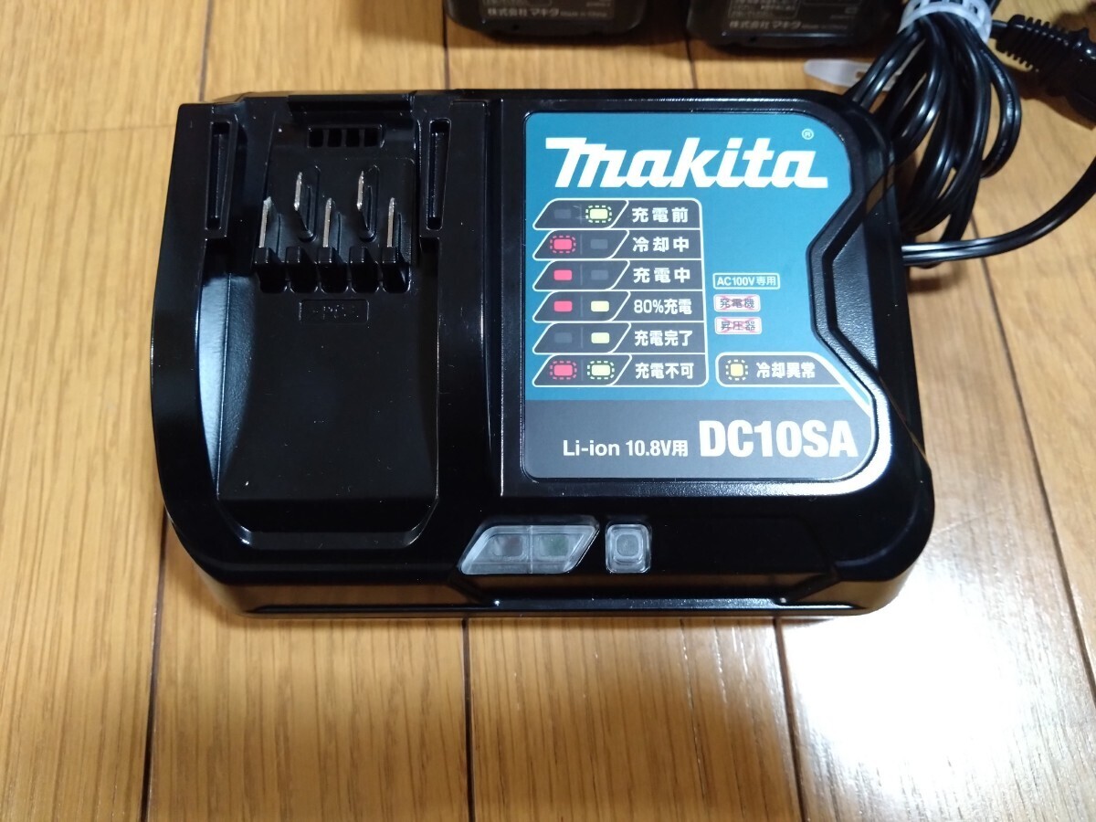  rechargeable impact driver TD110DSHX Makita 10.8v