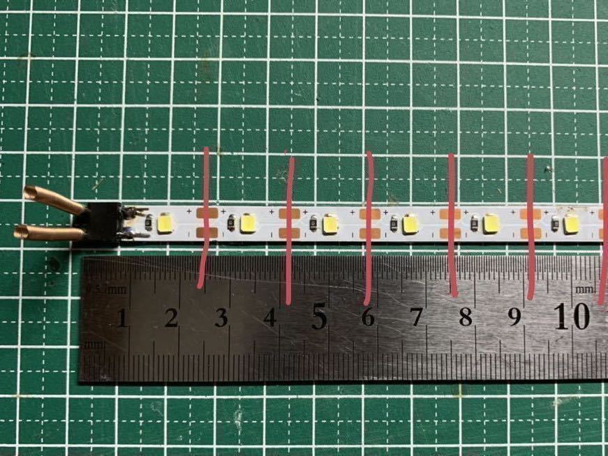 新仕様【カット可能でハンダ不要】TOMIX・マイクロエース車両用 テープLED室内灯（白色）1本　（1本あたりLED6個）_赤線部分でカットで可能です。