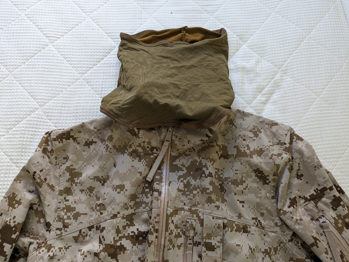 【希少 美品】 米軍 実物 USMC 2005 Combat Desert Jacket Medium 海兵隊 180S MARSOC マリーン レイダース デザート マーパット 迷彩_フェイスマスクは折りたたんで首元に収納可