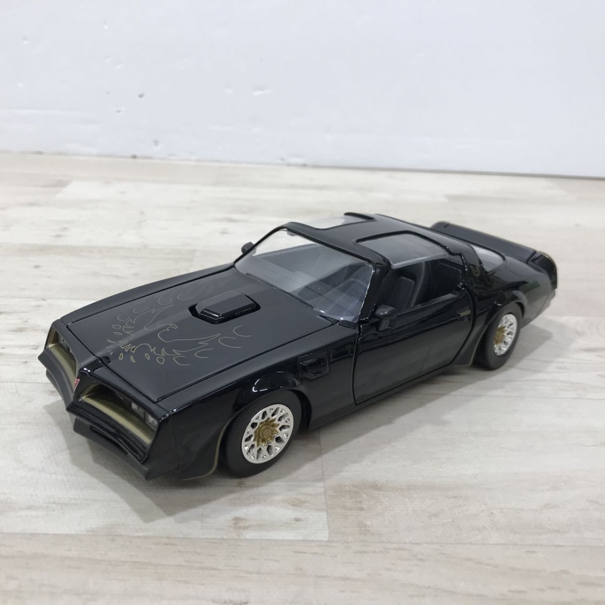 JADA 1/24 ミニカー ワイルドスピード 1977 ポンティアック ファイヤーバード[C2405]_画像1