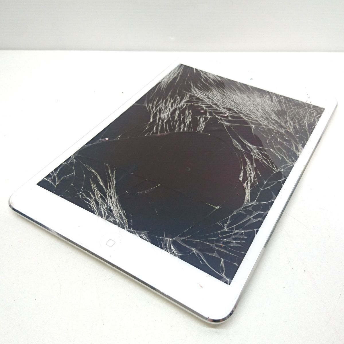 送料185円 ジャンク iPad 2 mini (Retina) Silver 32GB A1489 [M7903]_画像2