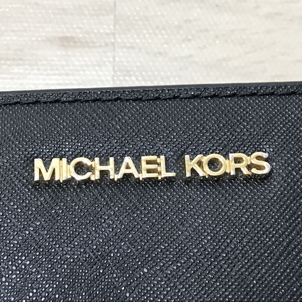 マイケルコース MICHAEL KORS 二つ折り財布 コンパクトウォレット 黒 ブラック[C2046]_画像3