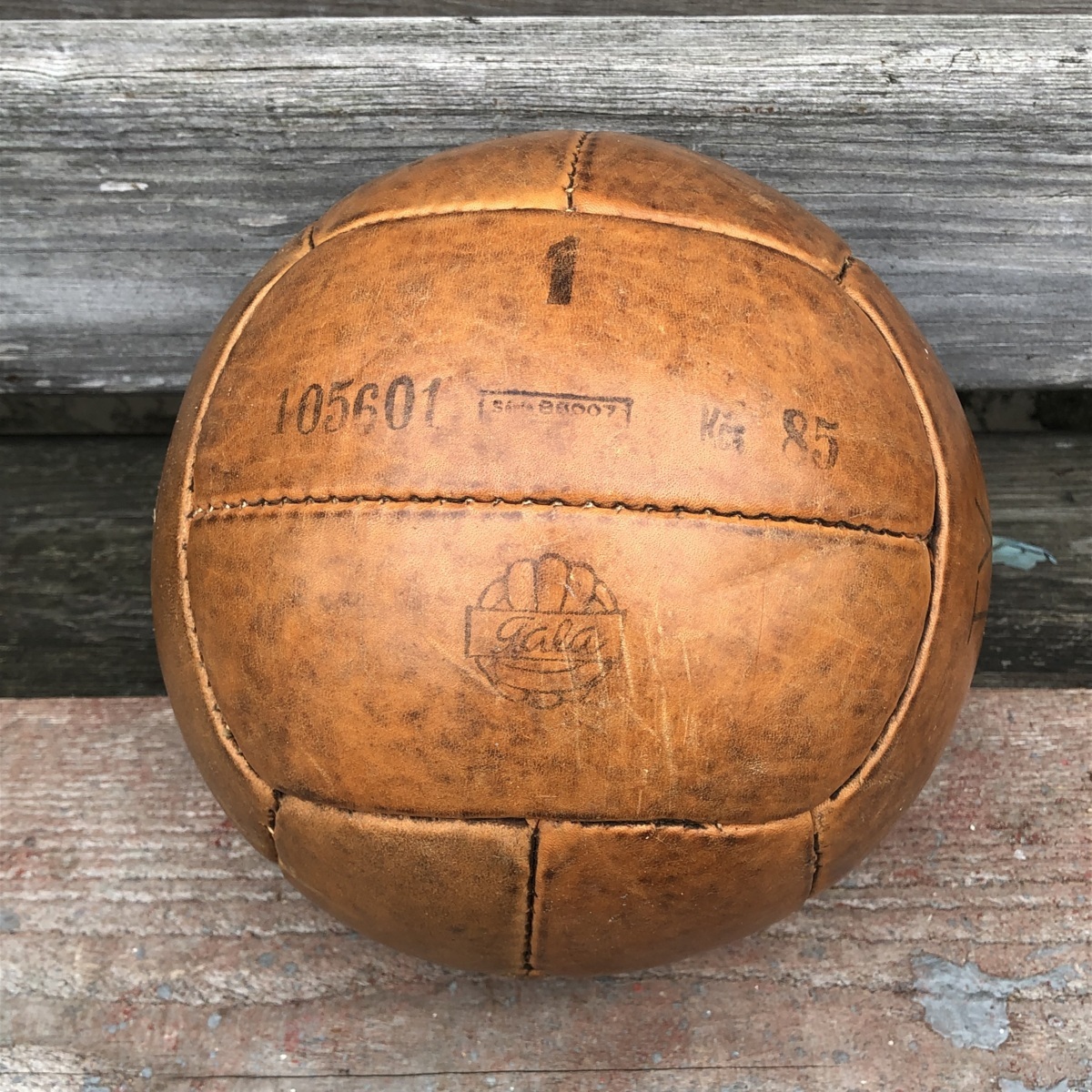 3837 オランダ アンティーク サッカーボール 皮革製 1920年代 工業系 男前系 オブジェ インテリア インダストリアル 直径18.5cm baa
