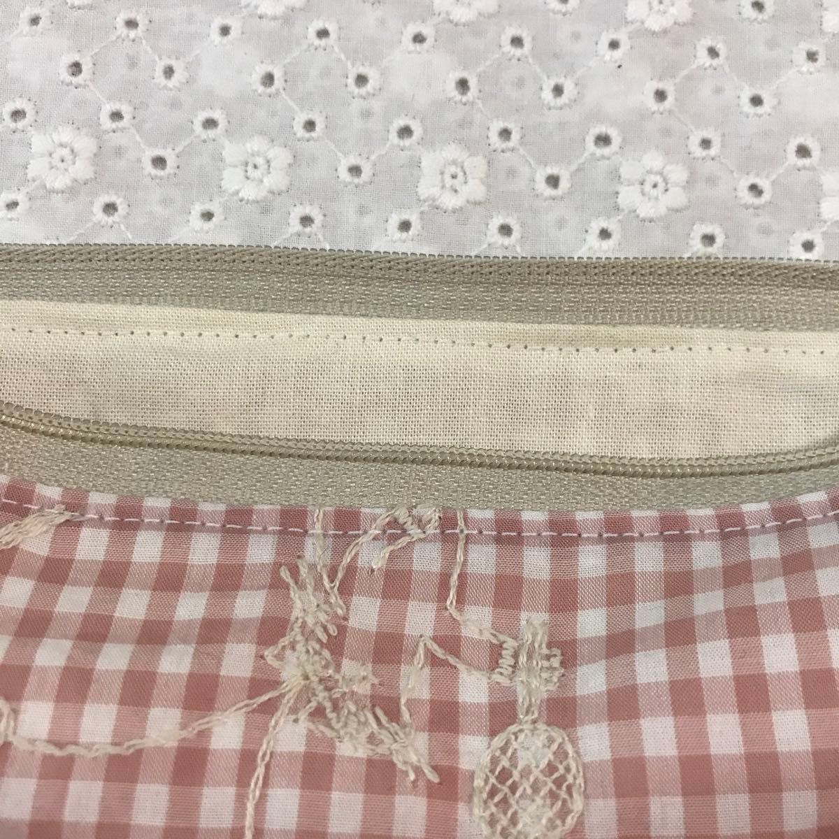 CHECK&STRIPEトラネコ刺繍生地で作ったフラットポーチ　 通帳入れ ハンドメイド