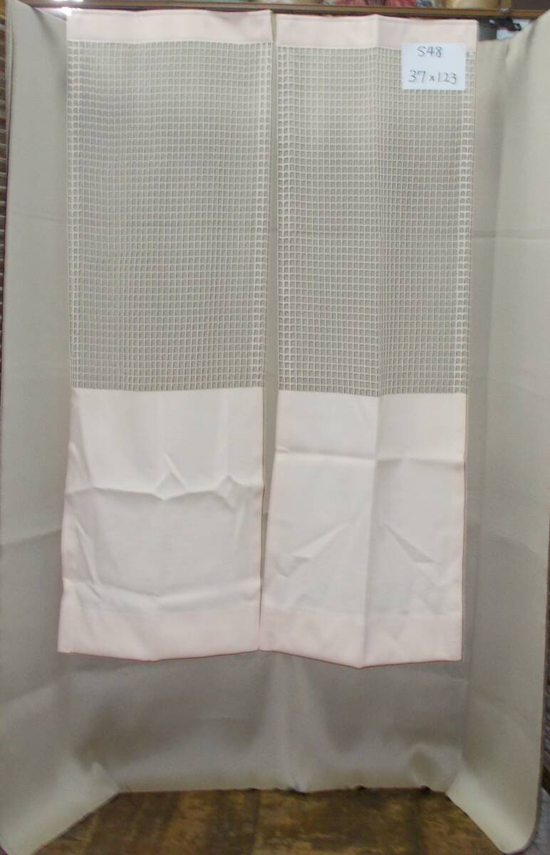 カーテン医療用2枚組　巾37×高さ123cm 採寸間違って制作した商品　定価の十分の一の価格