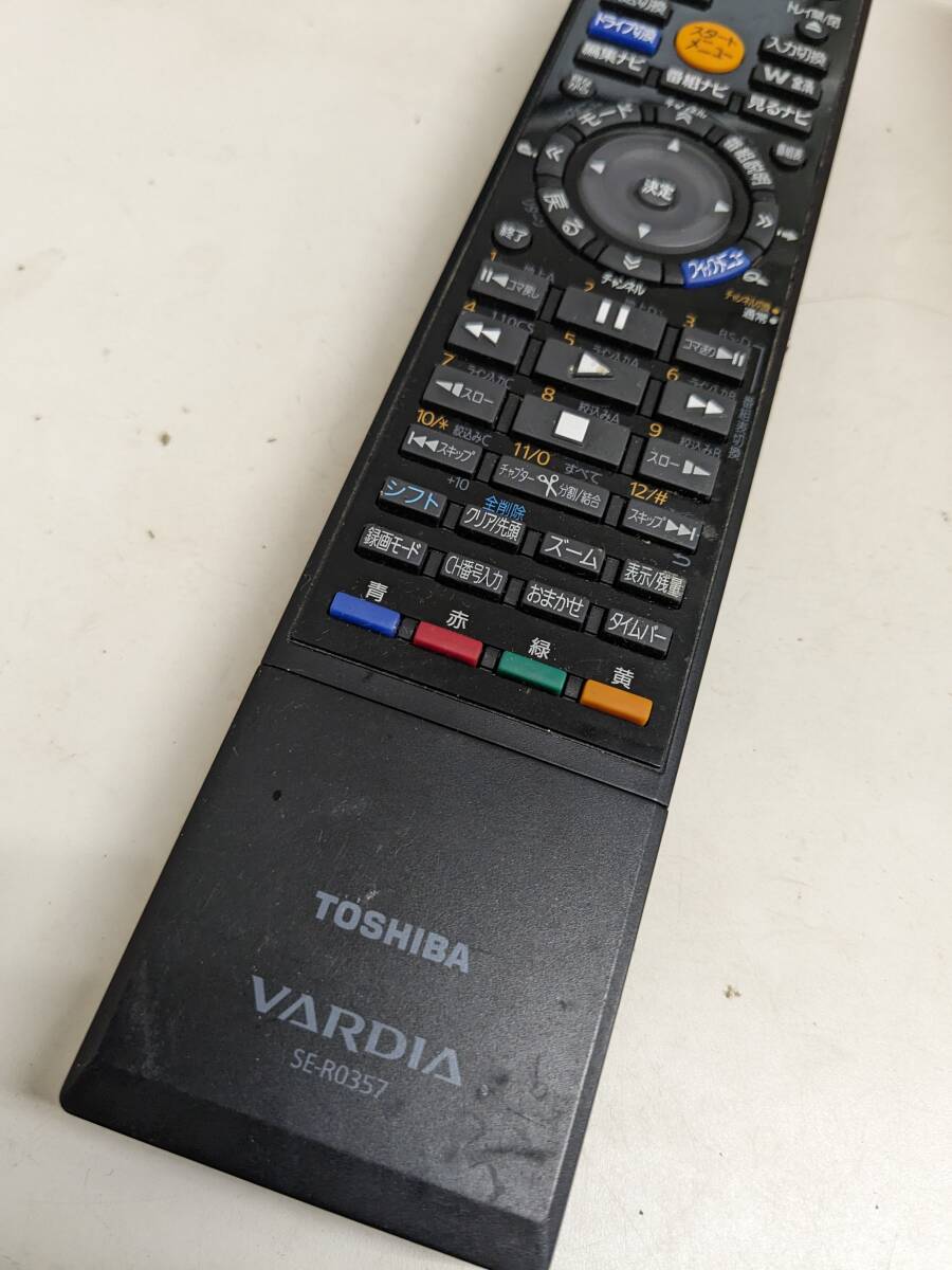 【FKB-12-113】 TOSHIBA 東芝 レコーダー用リモコン ブ BD SE-R0357 RD-S1004K/RD-S304K 下フタゆるい・ 通電するボタンもあり・ジャンク_画像1