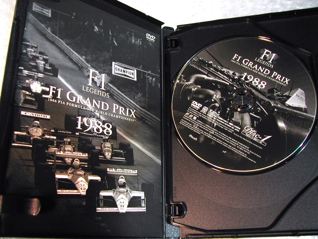 DVD3枚組BOX/F1レジェンドF1グランプリ1988特典ブックレット揃!!/LEGENDSセナ プロ マクラーレン フジテレビF1中継ブーム爆発/超名盤!!美品_左が特典ブックレット。中もほぼ新品です。