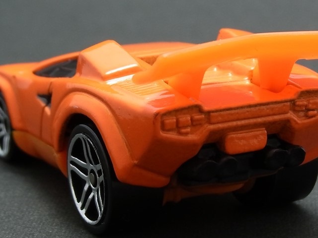 ★★日曜夜★未開封新品★'TOONED LAMBORGHINI COUNTACH (第1世代金型)★HOT WHEELSの画像2