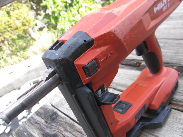 ☆使ってください。HILTI ヒルティ 充電式鋲打機 BX-3-ME02 充電器 バテッリー付属　中古☆_画像1