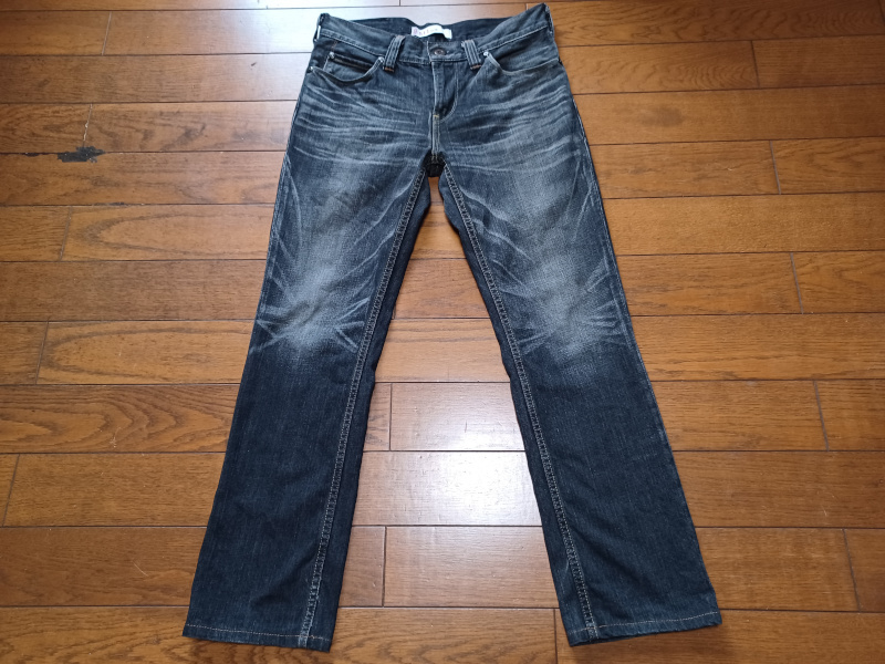 Levi's 511slim w33(平置き42.5cm) スリムフィット　黒　送230円可能　ダメージ加工　ヒザにシミ有り　日本製_画像2